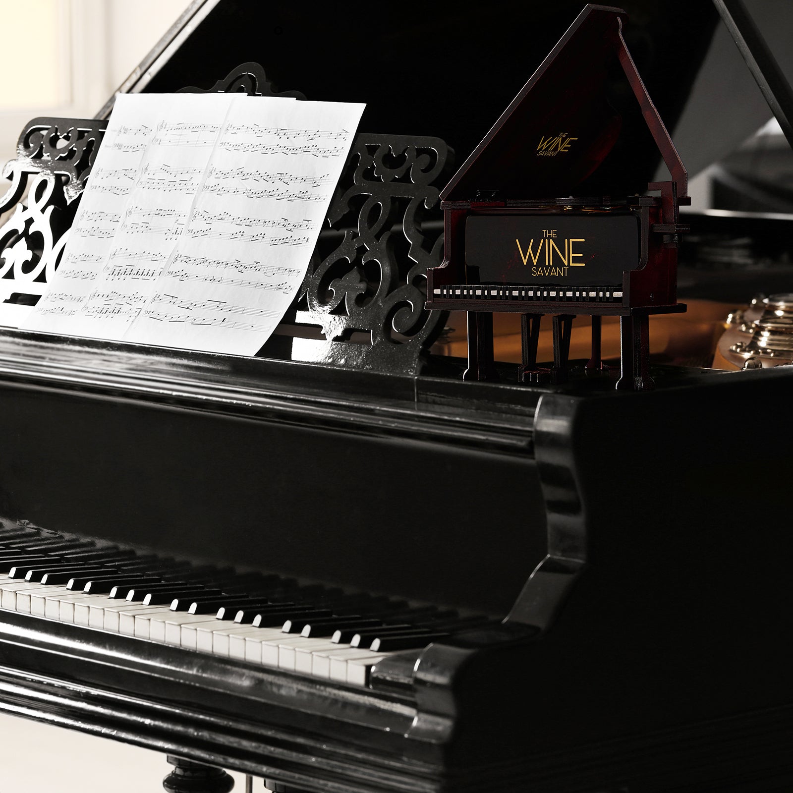 Piano Shaped Whiskey & Wine Decanter - 25OZ Pianist Instrument Unique Decanter Set with Beautiful Gift Box, Gift for Instrumentalist, Music Lover, Orchestra, Musicals, Broad Way Keyboard Enthusiasts-2